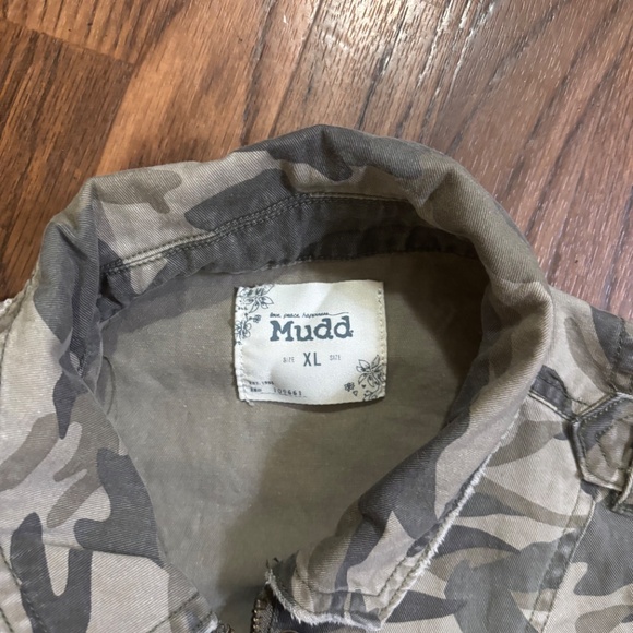 Camo Style Zip Up Jacket for Woman * Size XL - Picture 3 of 5